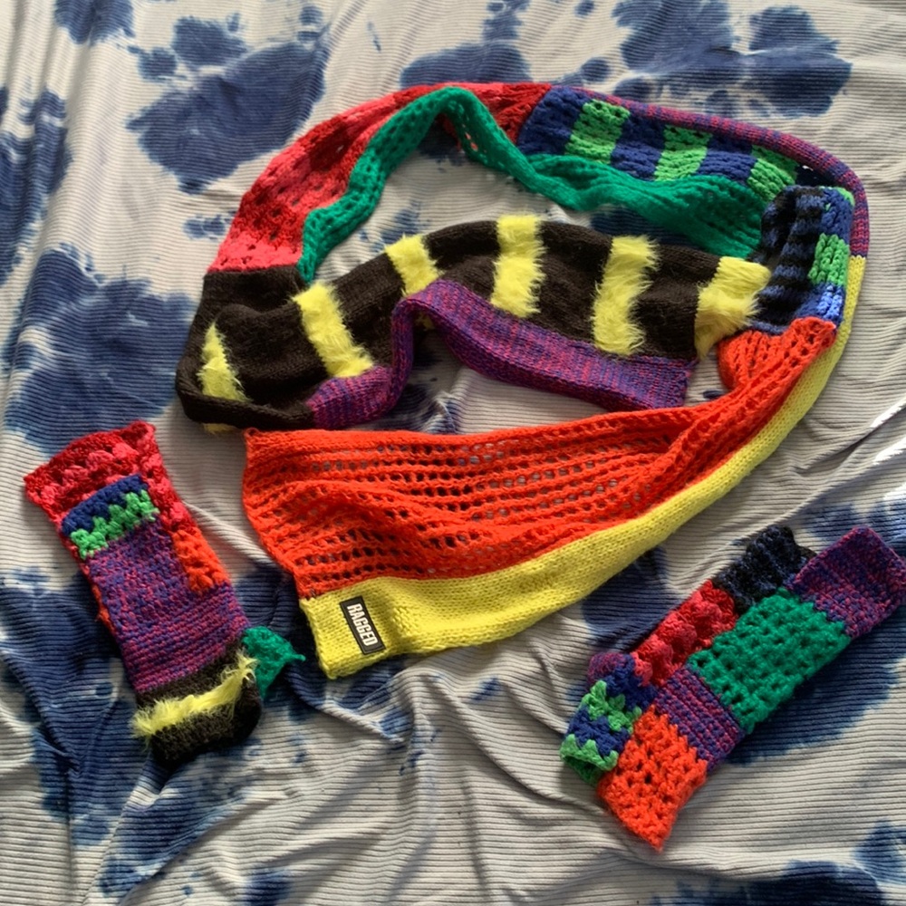 Knitted scarf and gloves set